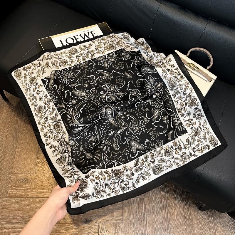Spring and summer square scarf Korean version of women's scarf decorative binding wrist exquisite foreign style neck protection windproof headscarf