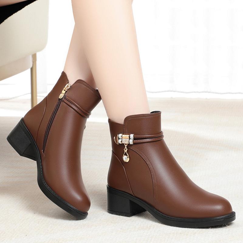 Autumn and Winter New Short Boots Women's Soft Leather Soft Soles Comfortable Boots Velvet Leather Shoes and Elderly Short Cotton Shoes