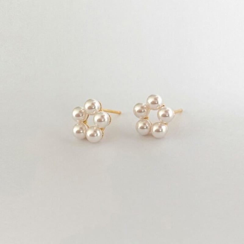 Современные серьги-гвоздики из серебра 14K GF с жемчугом в виде цветка