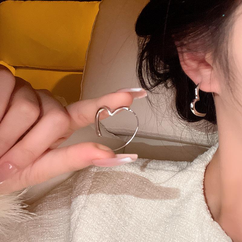 S925 Silver Luxury Niche Peach Heart Earrings - Trendy Cold Style for Women