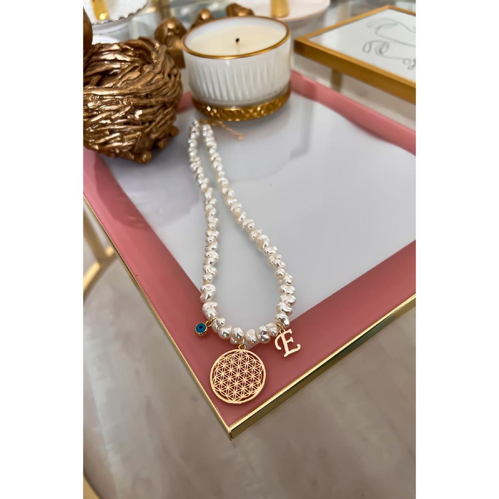Персонализированное ожерелье «Цветок жизни» из жемчужного ряда с буквой Е и подвеской от сглаза
