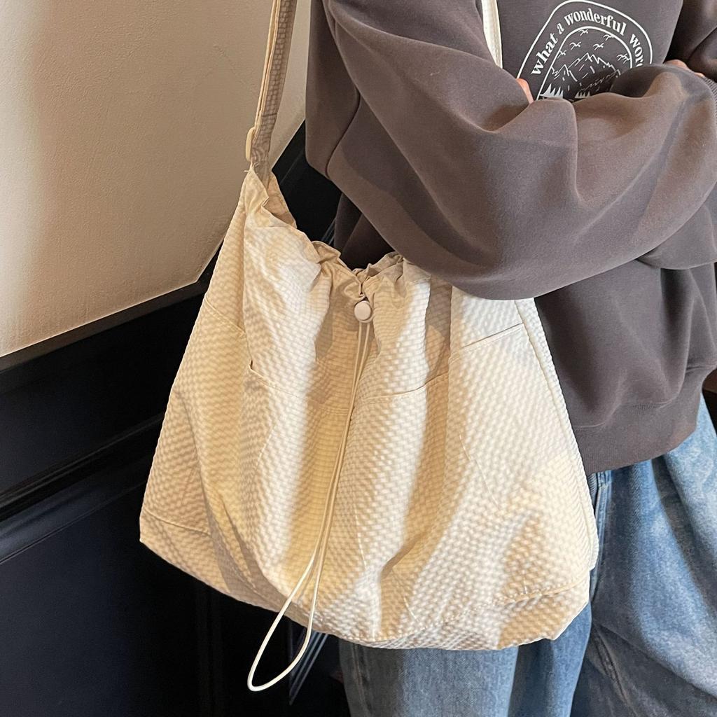 Повседневная сумка-тоут женская 2025 новая мода корейский ленивый стиль тканевая сумка большой вместимости для поездок на работу на плечо сумка-мессенджер