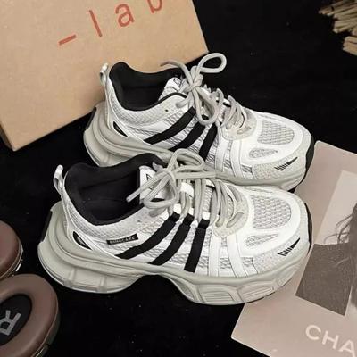 Популярные весенние кроссовки на толстой подошве, увеличивающие рост, женские, однотонные, на шнуровке, универсальные спортивные и повседневные туфли, тренд