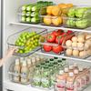 Контейнеры для хранения продуктов и яиц в холодильнике
