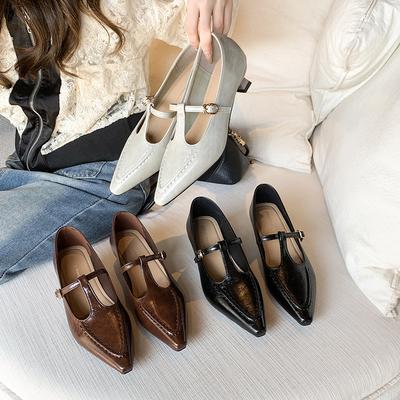 Французские ретро туфли Мэри Джейн женские 2025 осень темперамент универсальные для通勤 полые туфли с острым носком на плоской подошве маленькие кожаные туфли