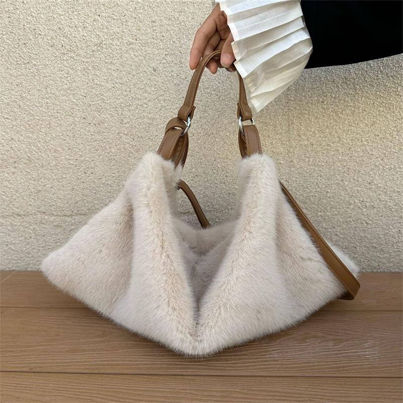 Yogodlns Women's Plush Crossbody Bag Single Shoulder Handbag Large Capacity Casual Autumn Winter Fur Hobo Bag Fashionable Underarm Bag