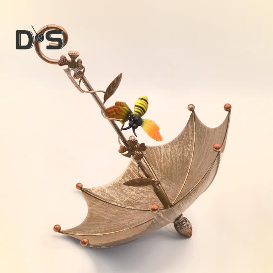 Hanging Birds Feeder for Outdoors Umbrella Shaped Birds Feeder Tray with Dragonfly/Butterfly/Honeybee Metal Wild Birds Bath for Garden Backyard Decor