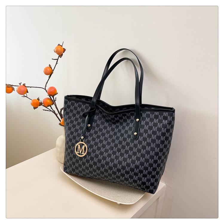 Stylish Large-Capacity Retro Commuter Tote: Versatile Korean Shoulder Handbag