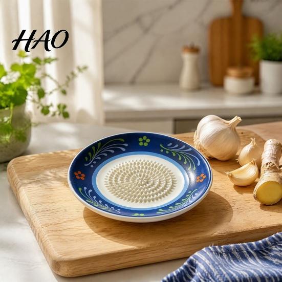 Handheld Vegetable Grinder Ceramic Garlic Ginger Grater, 2-in-1 Manual Shredder Plate for Kitchen Cooking, Flat Sturdy Food Grater Base Easy-Clean