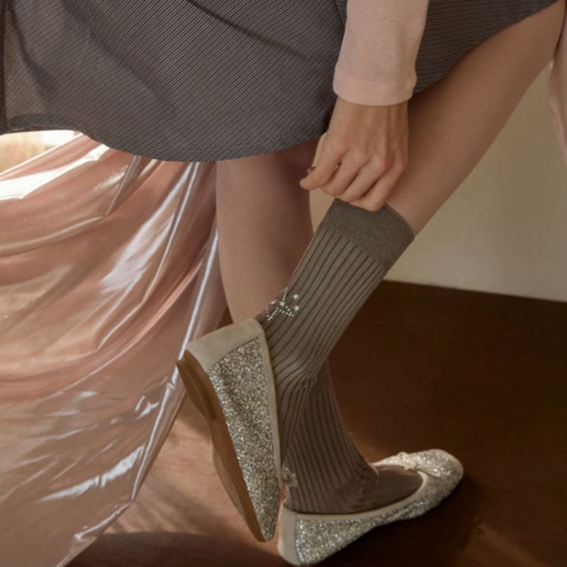 НОСКИ ПРИВЛЕКАТЕЛЬНОСТЬ мерцающие звезды камень нейлон бежевый