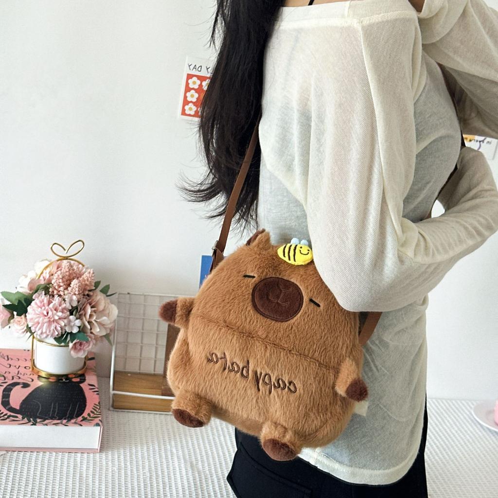 Милая милая кукла капибара маленькая квадратная сумка девичье сердечко студенческая сумка для хранения для поездок на работу капибара наплечная сумка-мессенджер