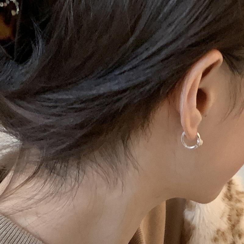 Pearl Earrings Female Light Luxury Personality Versatile Senior Sense Ear Buckle Simple To Raise The Ear Hole Fashion Earrings