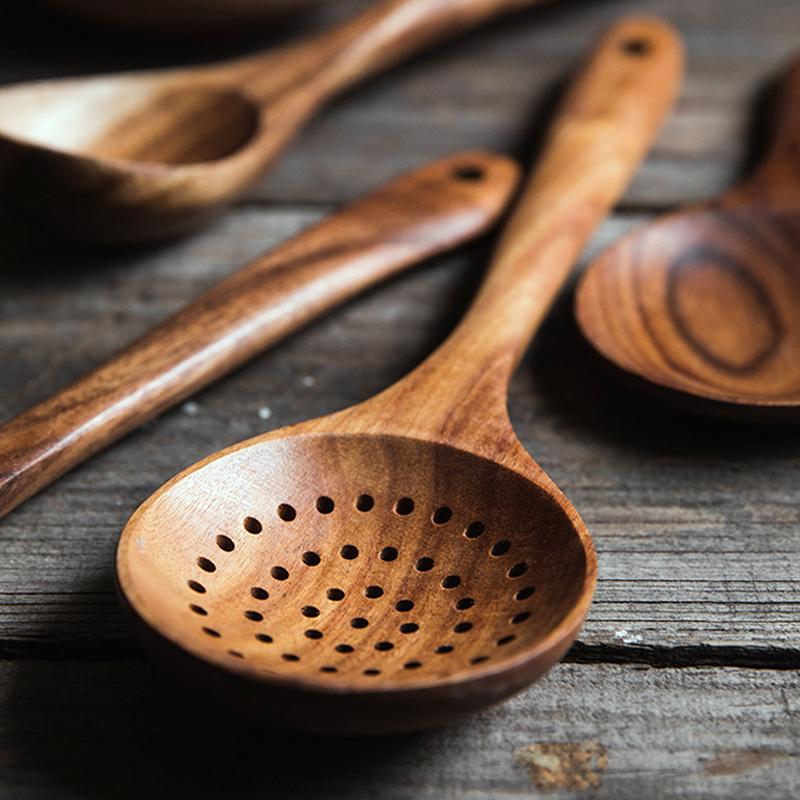 Slotted Wooden Spoon Kitchen Skimmer Colander Long Wooden Strainer Spoon for Cooking Ladle Food Strainer Spoon Kitchen Utensils