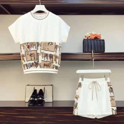 Одежда для полных девушек прикрывает их плоть и позволяет выглядеть стройно и модно. Молодежный стиль. Летние шорты. Повседневный костюм-двойка для женщин.