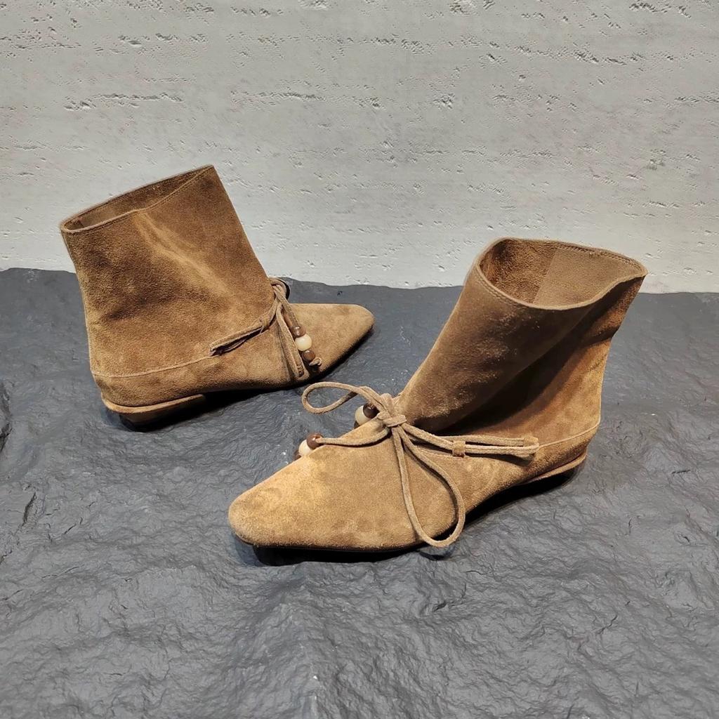 Версия из овчины~ Британские нишевые матовые замшевые ремешки квадратный носок толстый каблук ковбойские сапоги женские 2025 новые короткие сапоги