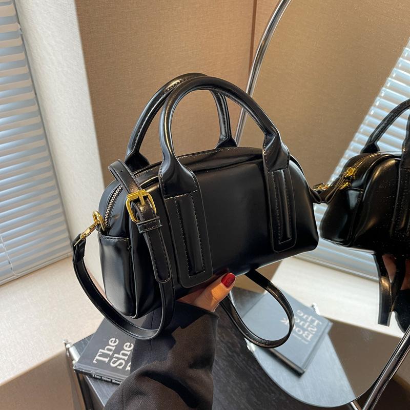 Bag Women 2025 New Trendy High-end Fashion Niche Design Shoulder Messenger Bag Contrasting Color Portable Pillow Bag