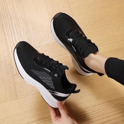 Повседневная спортивная обувь для улицы 2025 лето новая удобная обувь для бега на мягкой подошве женская дышащая и легкая обувь для бега женская обувь