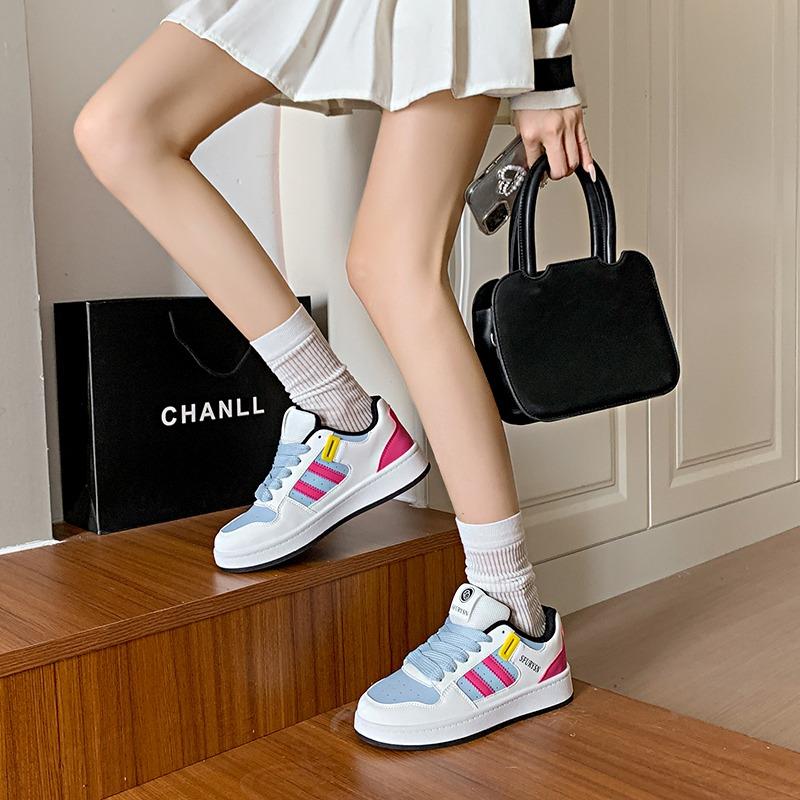 Модные женские кроссовки Новые модные туфли с аэрационной пластиной для женщин Универсальная платформа для пары Белые туфли Уличные повседневные кроссовки Женские