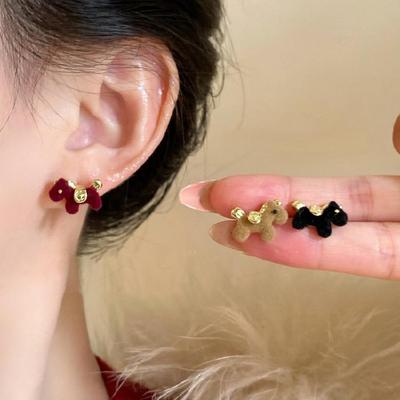 Очаровательные серьги-лошадки с флоком Элегантные дизайны Акцентные аксессуары Подарок для женщин Чувствительные уши Серьги