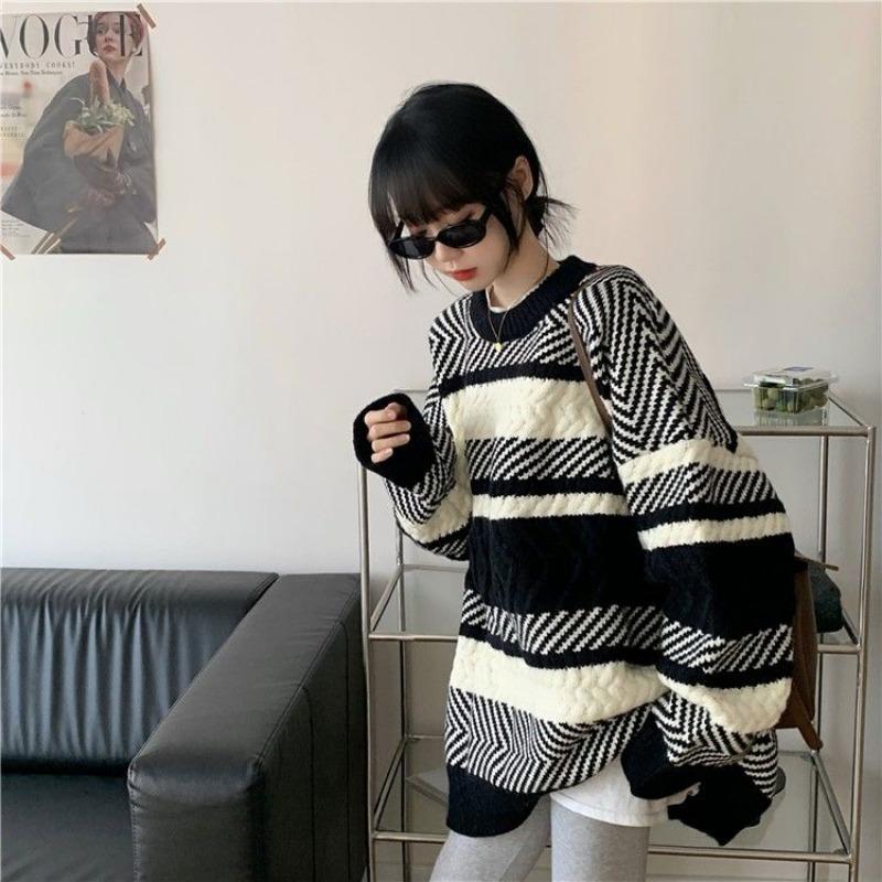Полосатый свитер средней длины для женщин. Осенне-зимний свободный пуловер в ленивом стиле с верхним вязаным свитером.