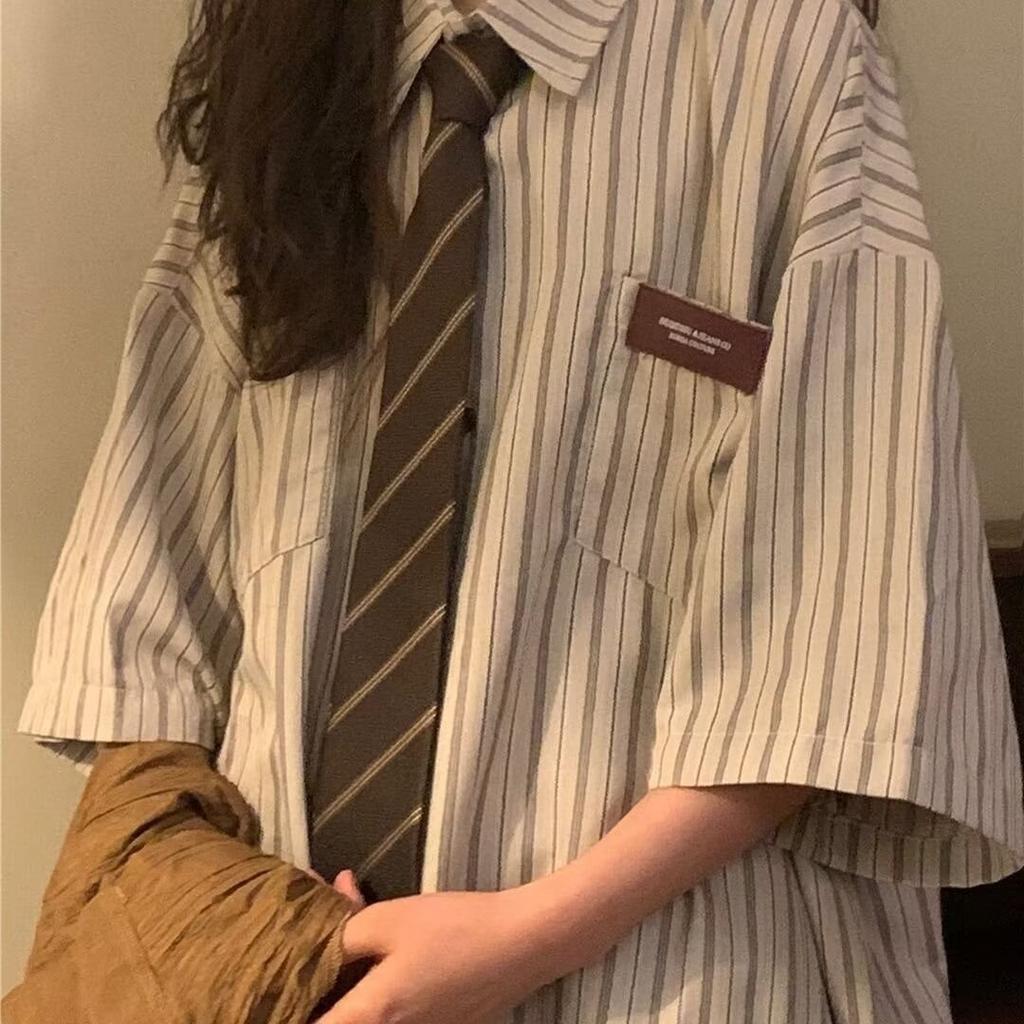 Полосатая рубашка мужская летняя повседневная студенческая свободная нишевая дизайнерская забавная новая мужская верхняя одежда