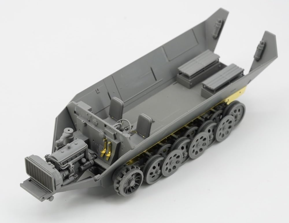 Border Models 1/35 Scale German Sd.Kfz 251/22 Ausf.D with 7.5cm Pak40 Anti-Tank Self-Propelled Gun Pakwagen Plastic Model Kit BT043 (Tank)