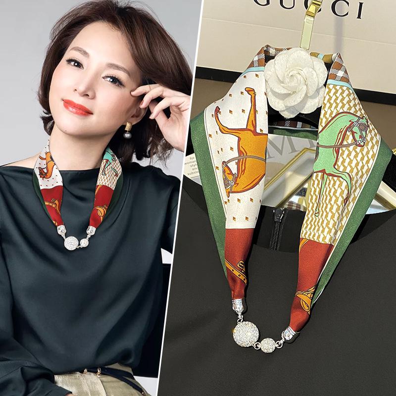 Женский шелковый шарф с магнитной пряжкой — модная защита шеи на весну, лето и осень 2024 года