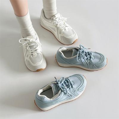 Легкие повседневные ретро белые туфли на плоской подошве с внутренней платформой, увеличивающей рост, женские, новинка лета 2025 года, дышащая спортивная женская обувь для ношения с юбкой