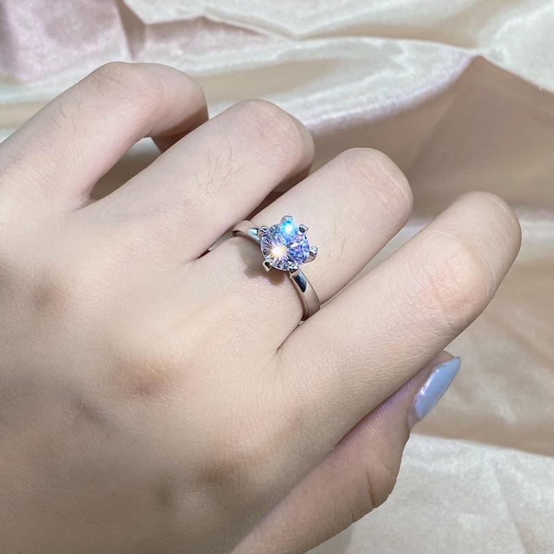 Classic Claw Set Six Claw One Heart Zircon Ring Ladies Wedding Proposal Fashion Ring 925 Stamp Flash Diamond Jewelry
