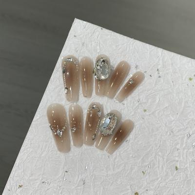 Бело-коричневая румяная и размытая атмосфера осенью и зимой