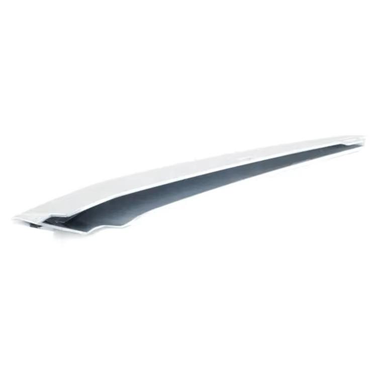 Накладка на решетку нижнего бампера BMW F30/F31 2012-15, номера деталей 51117293105 и 51117293106.