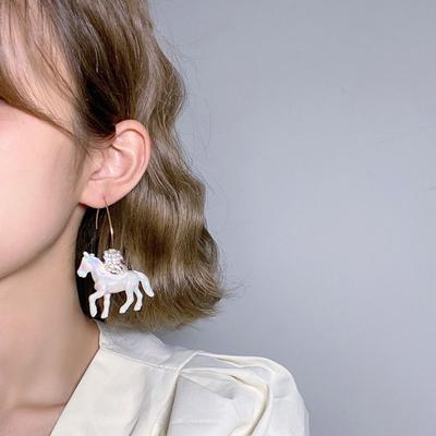 Модные серьги-крючки с животными, смола, маленькие подвески для ушей в виде лошадок, ювелирные изделия, подарок женщинам