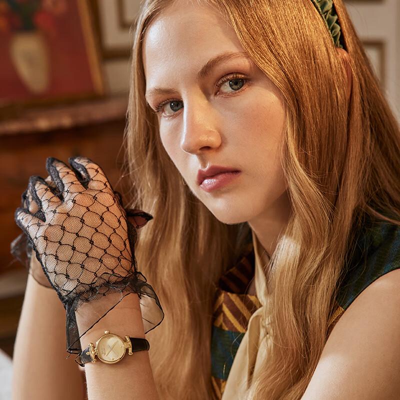 Женские кварцевые часы Vivienne Westwood