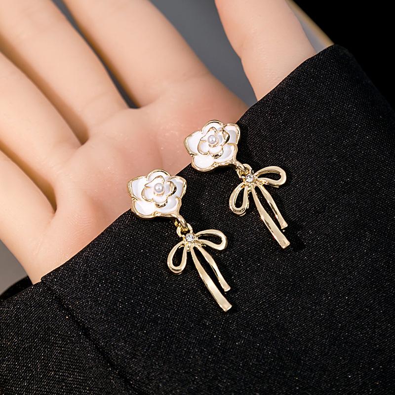 Wind French Romantic Tassel Diamond High Luxury Earrings Flower Geometric Square Diamond Diamond Stud Earrings
