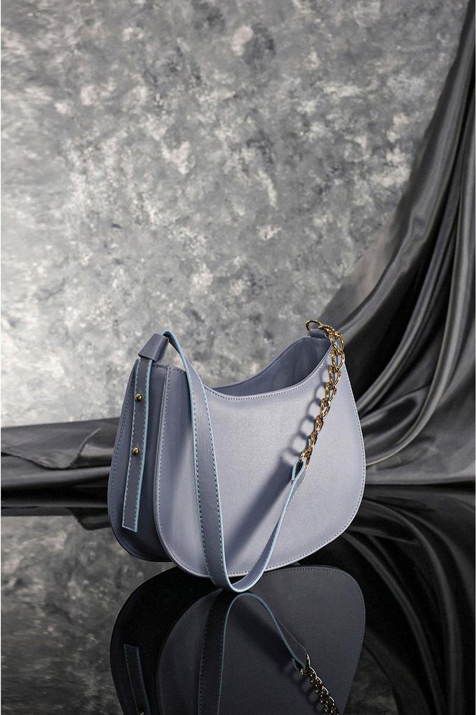 Women's Stylish and Useful Shoulder Bag Black Zippered Lined Adjustable Strap Bag