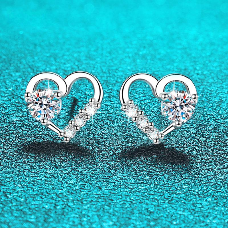 D Color 4mm Certified Heart Moissanite Stud Earrings for Women Classic Christmas Gift S925 Sterling Silver Ear Studs GRA