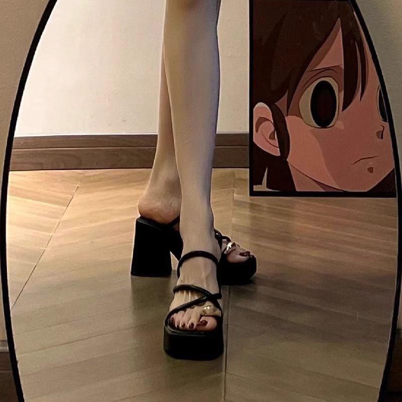 Модная женская верхняя одежда на высоком каблуке, универсальные крутые тапочки, женские 2025 лето новинка, интернет-знаменитость, толстый каблук, толстая подошва, носок