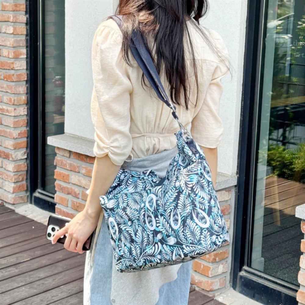 New Arrivals Open Run Women Geometric Design Colorful Square Nylon Cross Totebag