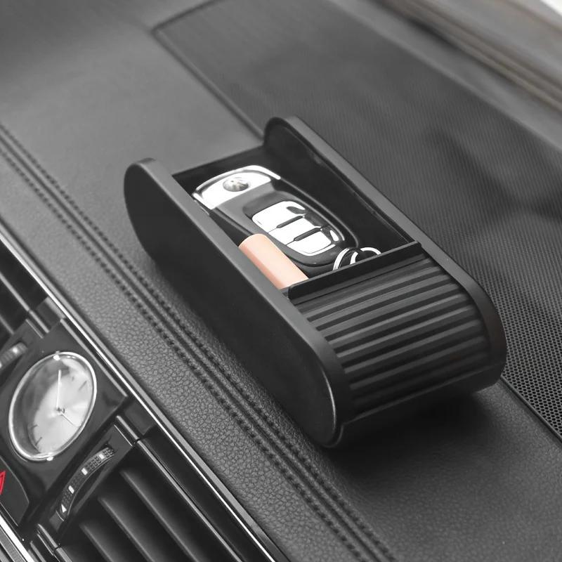 Хранилище для мелочи в центральной консоли автомобиля