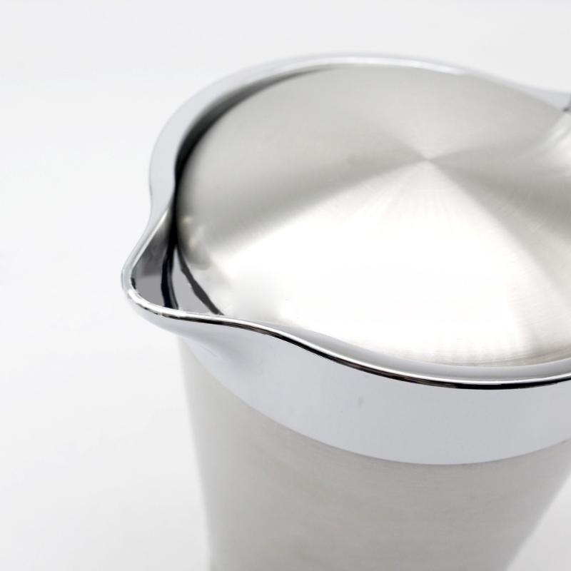 Эффективные термоизолированные соусники с крышкой из нержавеющей стали для подачи подливы и соуса. Незаменимы на кухне.