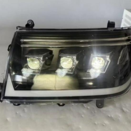 Совместимо с Toyota Land Cruiser LC100 1998-2007 Блок-фара со светодиодными дневными ходовыми огнями и указателями поворота.