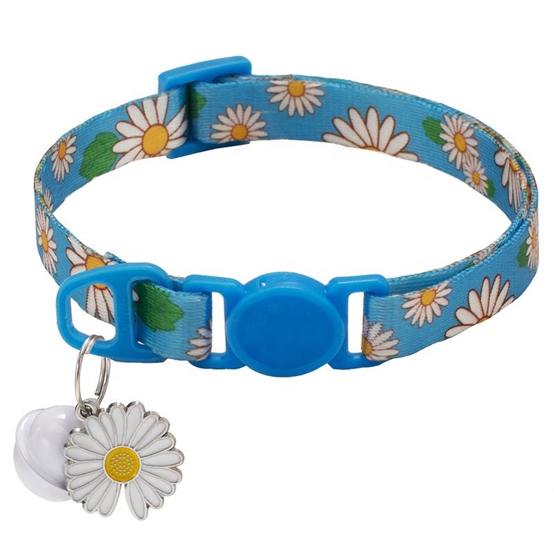 Elegant Western Tiny Dog & Cat Collar Cute Daisy Pendant Floral Pattern Breakaway Buckle Durable Polyester Airtag