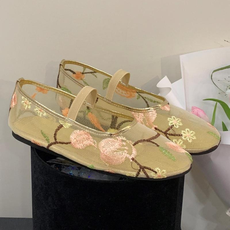 Лето 2025 Новые балетки Мягкая подошва Сетчатые дышащие сандалии Вышивка Цветочный узор Круглый носок Мюли Одинарная обувь Женские балетки