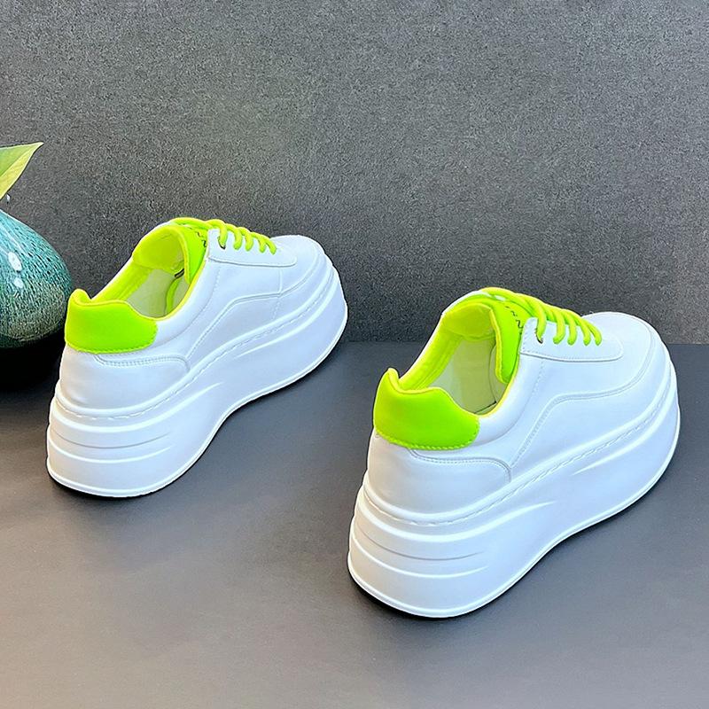 Luxury 2024 Men's Thick Sole Comfortable Sports Board Shoes Spring and Autumn Seasons Fashion Trend Versatile Casual Shoes