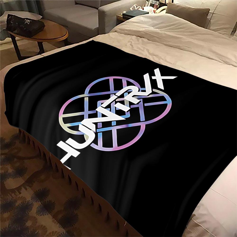 1Pc HUNTR/X Print Flannel Blanket, Comfortable for All Seasons, Home Decor, Warmth and Comfort, Perfect for Christmas Gifts821093