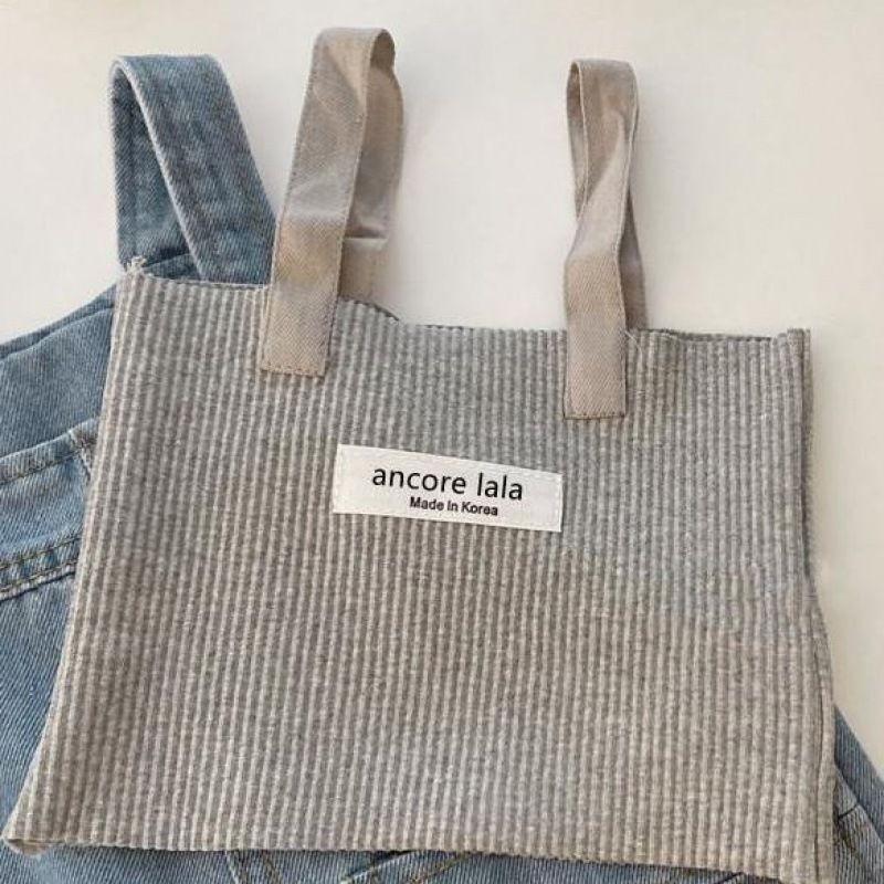 Модный летний джинсовый комбинезон для девочек со стильным дизайном без рукавов и удобной хлопковой тканью