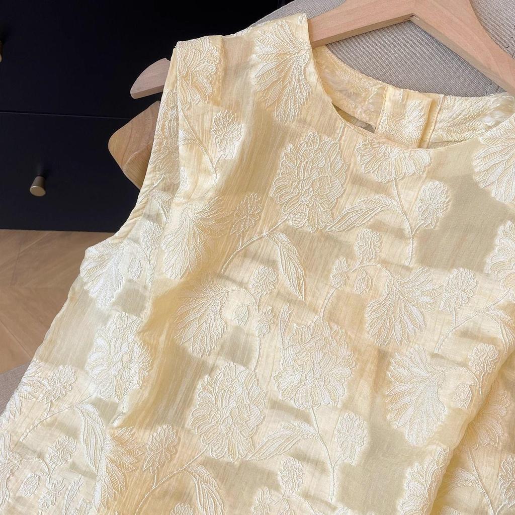 Трехмерная жаккардовая милая майка без рукавов женская 2025 лето новая высококлассная модная жилетка