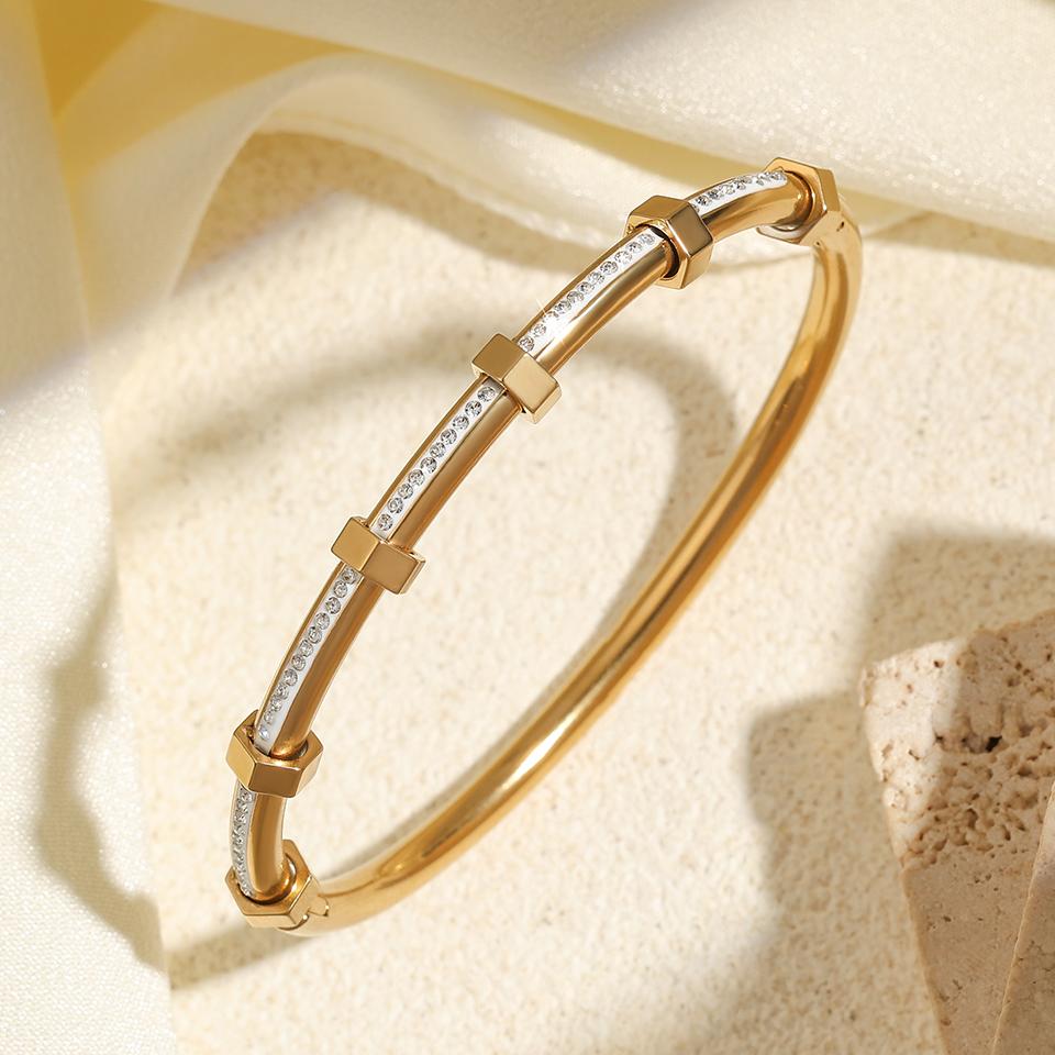 Европа и Соединенные Штаты Горячий браслет из нержавеющей стали с четырьмя листами клевера, счастливый браслет, модный женский браслет с гвоздем, золотые браслеты