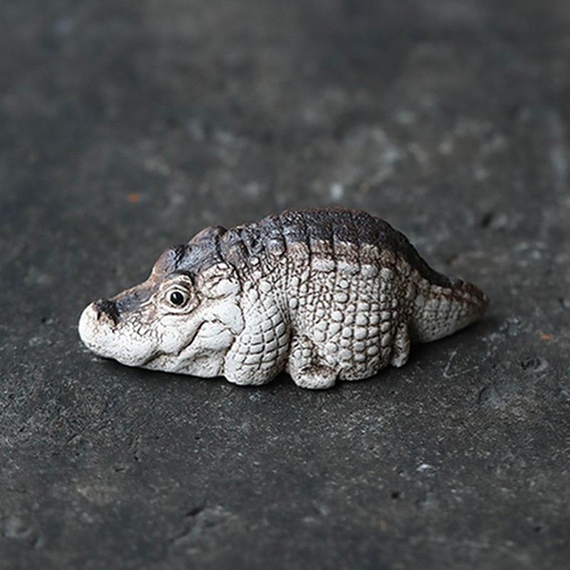 Adorable Mini Alligator Resin Figurine Cute Crocodile Desk Decor for Home Office Handcrafted Resin Craft Collectible Ornament