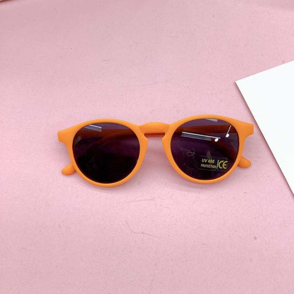 Модные уличные фотографии Подиумная мода Детские солнцезащитные очки Детские солнцезащитные очки конфетного цвета Пляжные очки